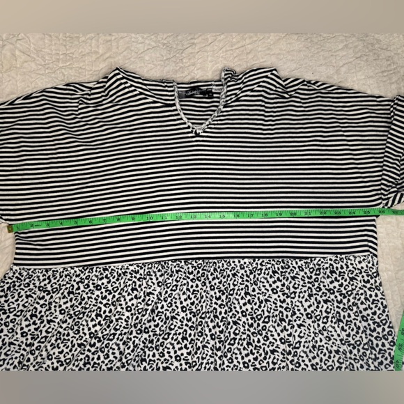 Andree by Unit Striped/Leopard Print Women's Hooded top size 1X black and white - Picture 4 of 7